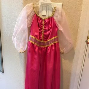 Costume Jazmine fuchsia for girls years 4 to 6 very good condition.